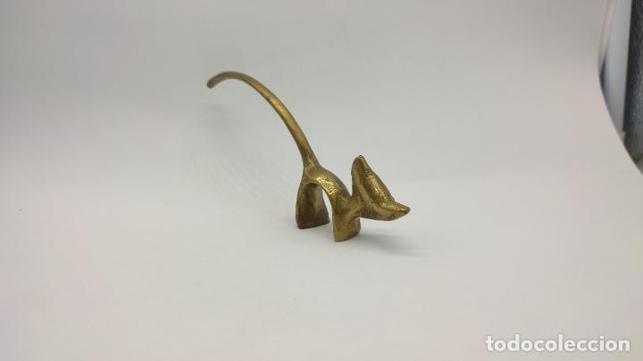 Antig&uuml;edades: Simp&aacute;tica figura de gato antiguo en bronce macizo . - Foto 2