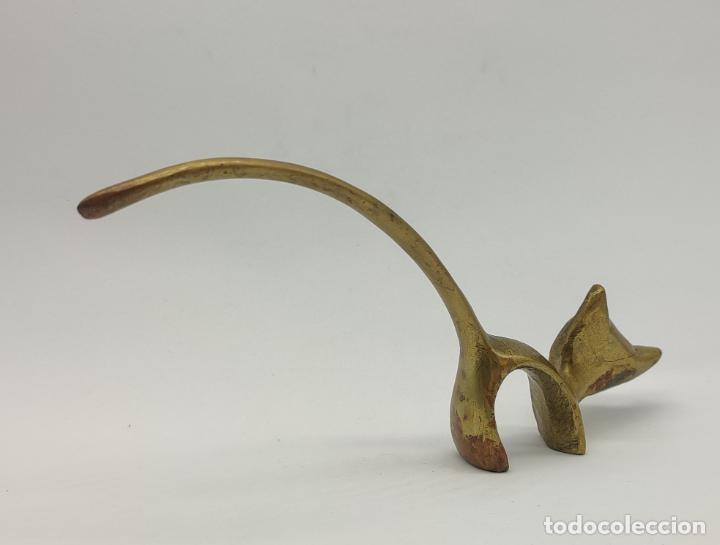Antig&uuml;edades: Simp&aacute;tica figura de gato antiguo en bronce macizo . - Foto 3