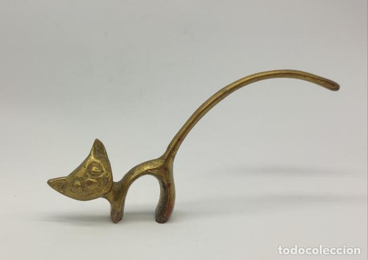 Antig&uuml;edades: Simp&aacute;tica figura de gato antiguo en bronce macizo . - Foto 5