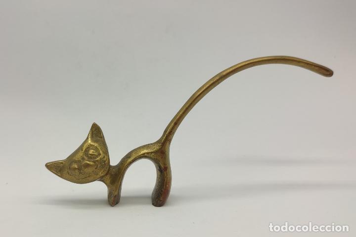 Antig&uuml;edades: Simp&aacute;tica figura de gato antiguo en bronce macizo . - Foto 1