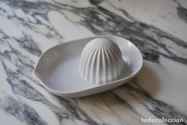 Antig&uuml;edades: EXPRIMIDOR DE PORCELANA - C&Iacute;TRICOS - Foto 1