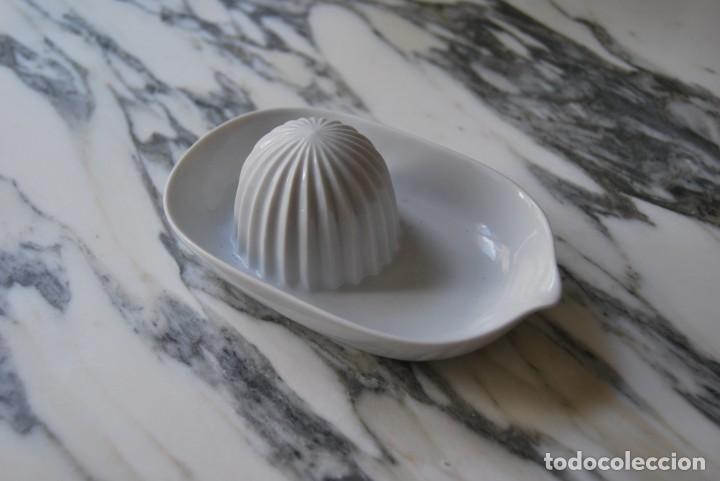 Antig&uuml;edades: EXPRIMIDOR DE PORCELANA - C&Iacute;TRICOS - Foto 2