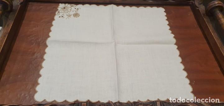 Antig&uuml;edades: 5 servilletas lino bordadas a mano - Foto 10