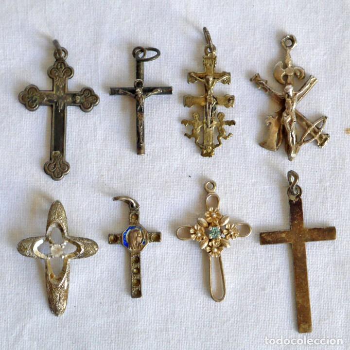 Antig&uuml;edades: 8 crucifijos de plata - Foto 1
