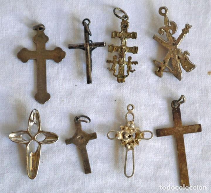 Antig&uuml;edades: 8 crucifijos de plata - Foto 4
