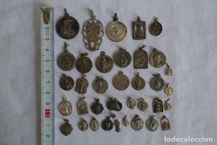 Antig&uuml;edades: 36 medallas religiosas de plata - Foto 2