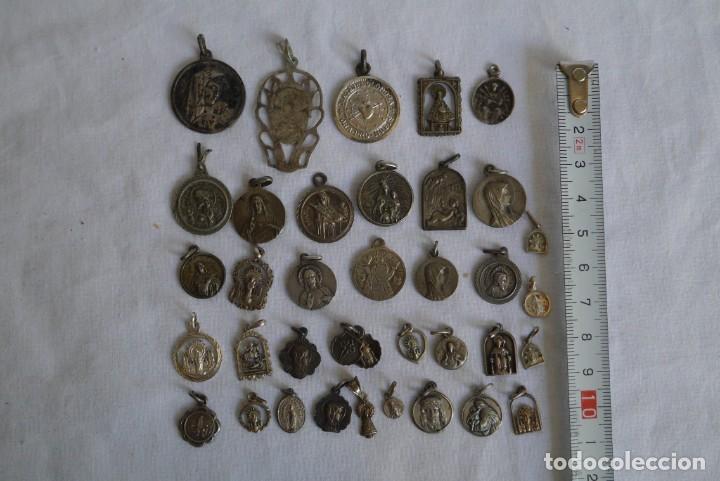 Antig&uuml;edades: 36 medallas religiosas de plata - Foto 3