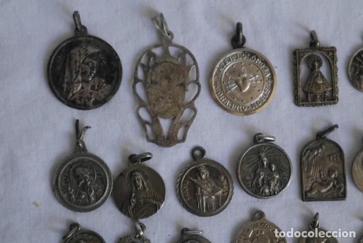 Antig&uuml;edades: 36 medallas religiosas de plata - Foto 4