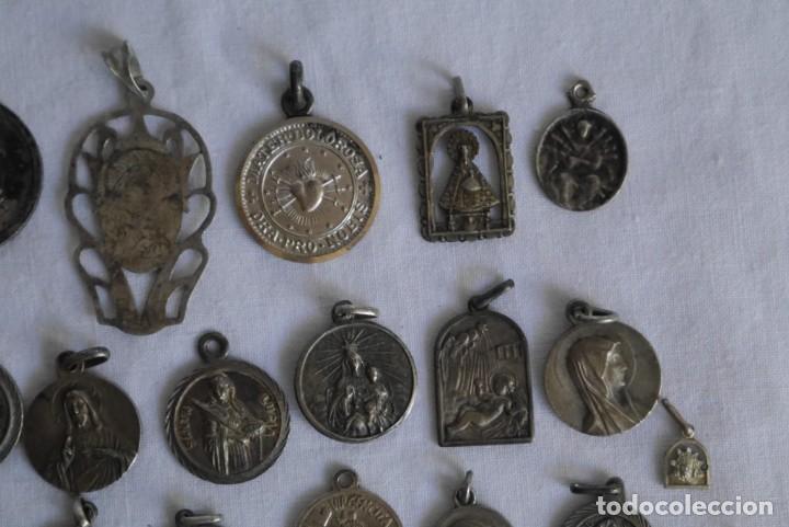 Antig&uuml;edades: 36 medallas religiosas de plata - Foto 5