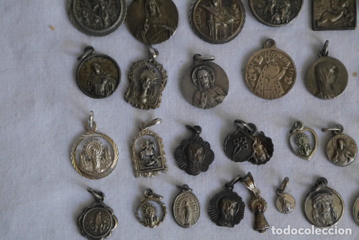 Antig&uuml;edades: 36 medallas religiosas de plata - Foto 6