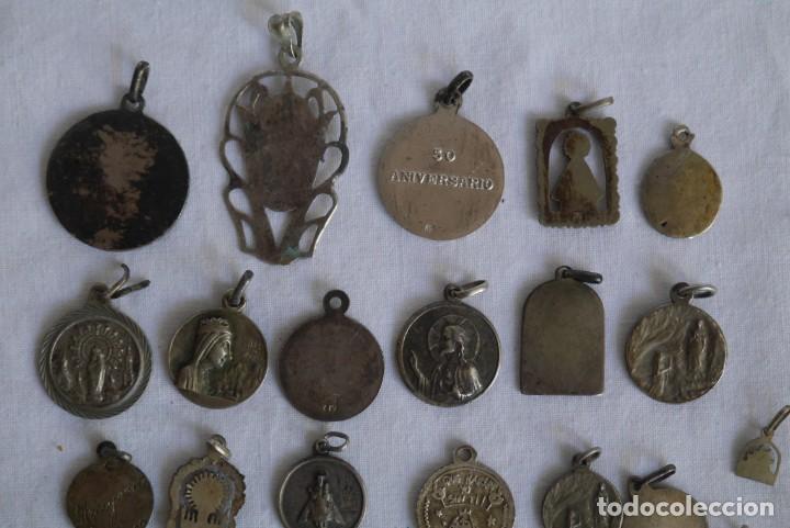 Antig&uuml;edades: 36 medallas religiosas de plata - Foto 9