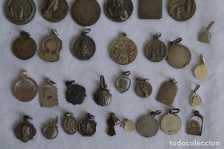 Antig&uuml;edades: 36 medallas religiosas de plata - Foto 10
