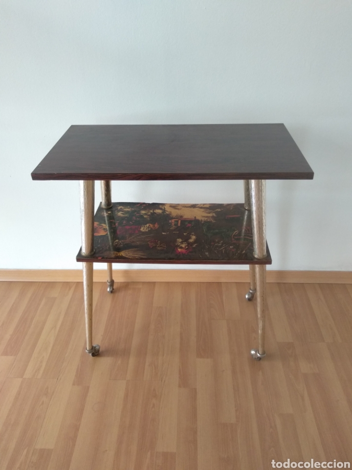 Antig&uuml;edades: MESA VINTAGE CON RUEDAS - Foto 1