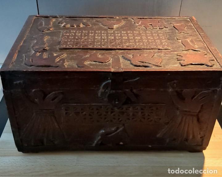 Antig&uuml;edades: Arcon o cofre joyero peque&ntilde;o de madera