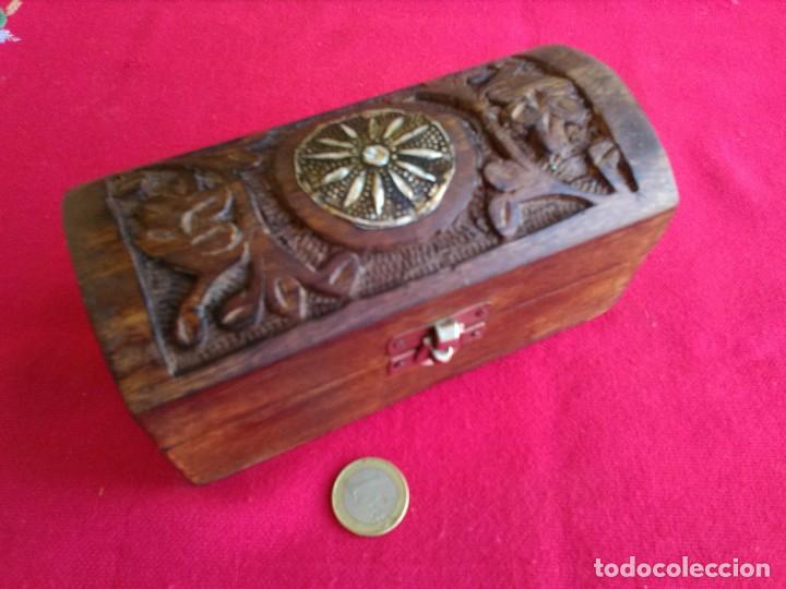 Antig&uuml;edades: Caja ba&uacute;l peque&ntilde;o de madera - Foto 1