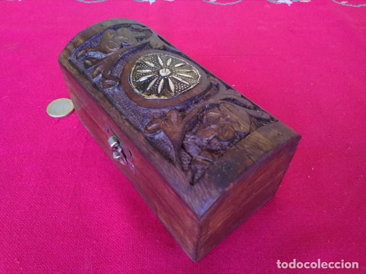 Antig&uuml;edades: Caja ba&uacute;l peque&ntilde;o de madera - Foto 2
