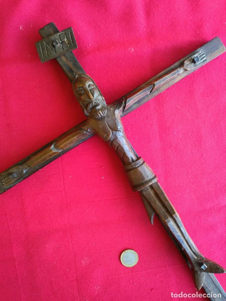 Antig&uuml;edades: Crucifijo de madera antiguo - Foto 2