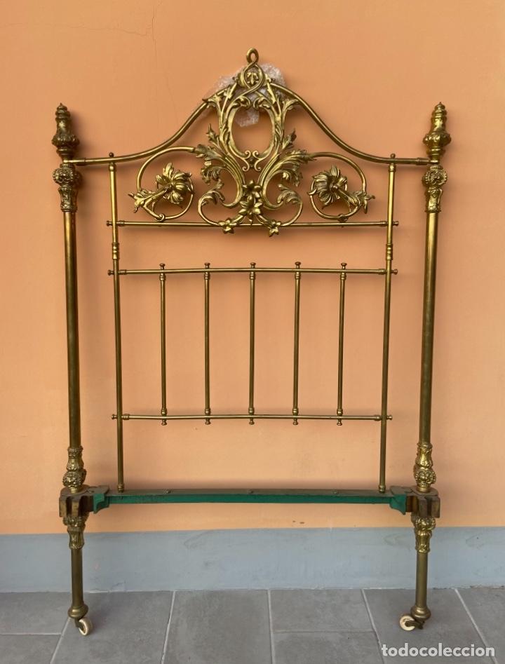 Antig&uuml;edades: CAMA EN METAL S.XIX - Foto 1