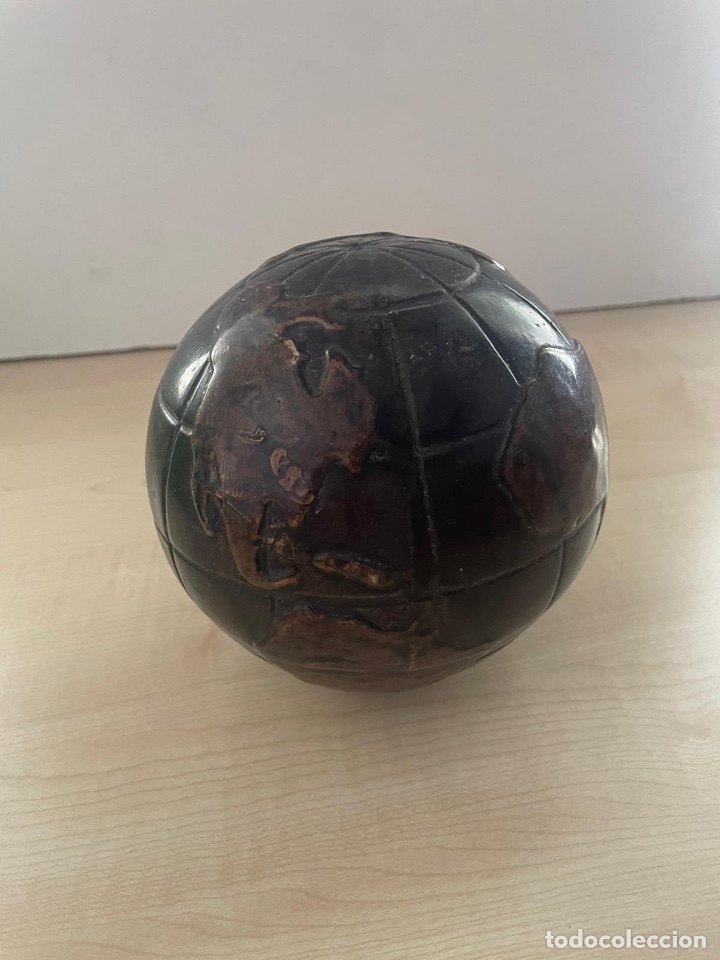 Antig&uuml;edades: Bola del mundo de madera - Foto 1