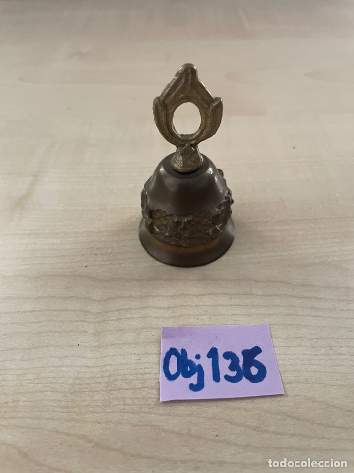 Antig&uuml;edades: Campanilla de lat&oacute;n antigua - Foto 1