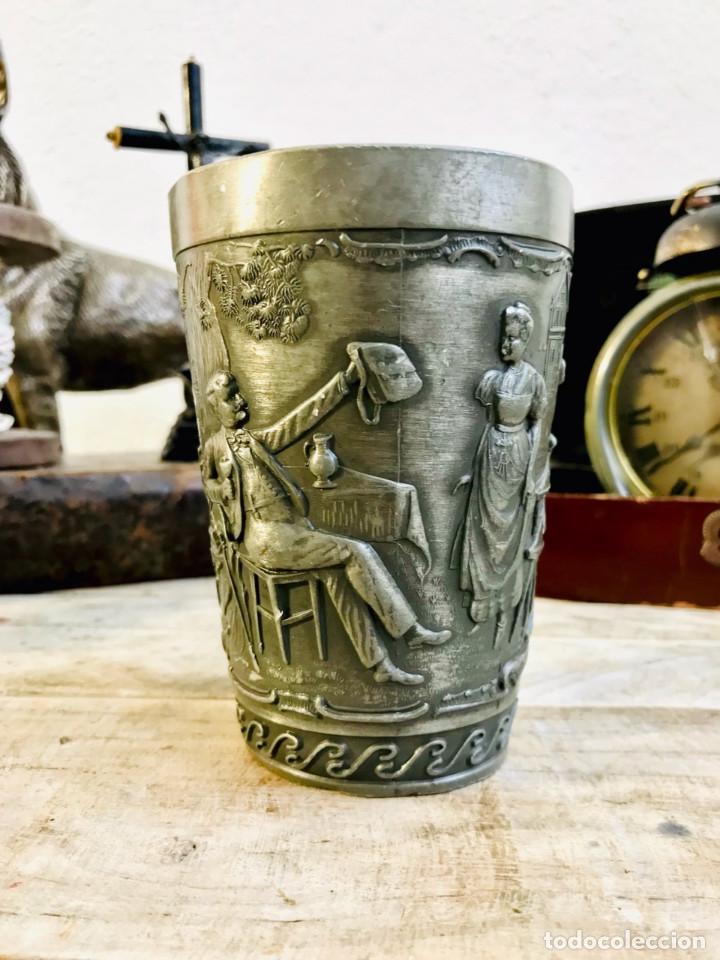 Oggetti Antichi: VASO ANTIGUO DE ESTA&Ntilde;O CON GRABADO DE ESCENA ALEMANA Y TEXTO CALIZ DECORATIVO