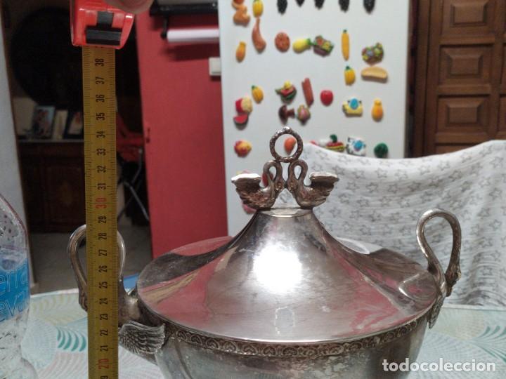 Antig&uuml;edades: CENTRO PLATEADO DE CISNES PARA COMEDOR. SOPERA UTIL. - Foto 2