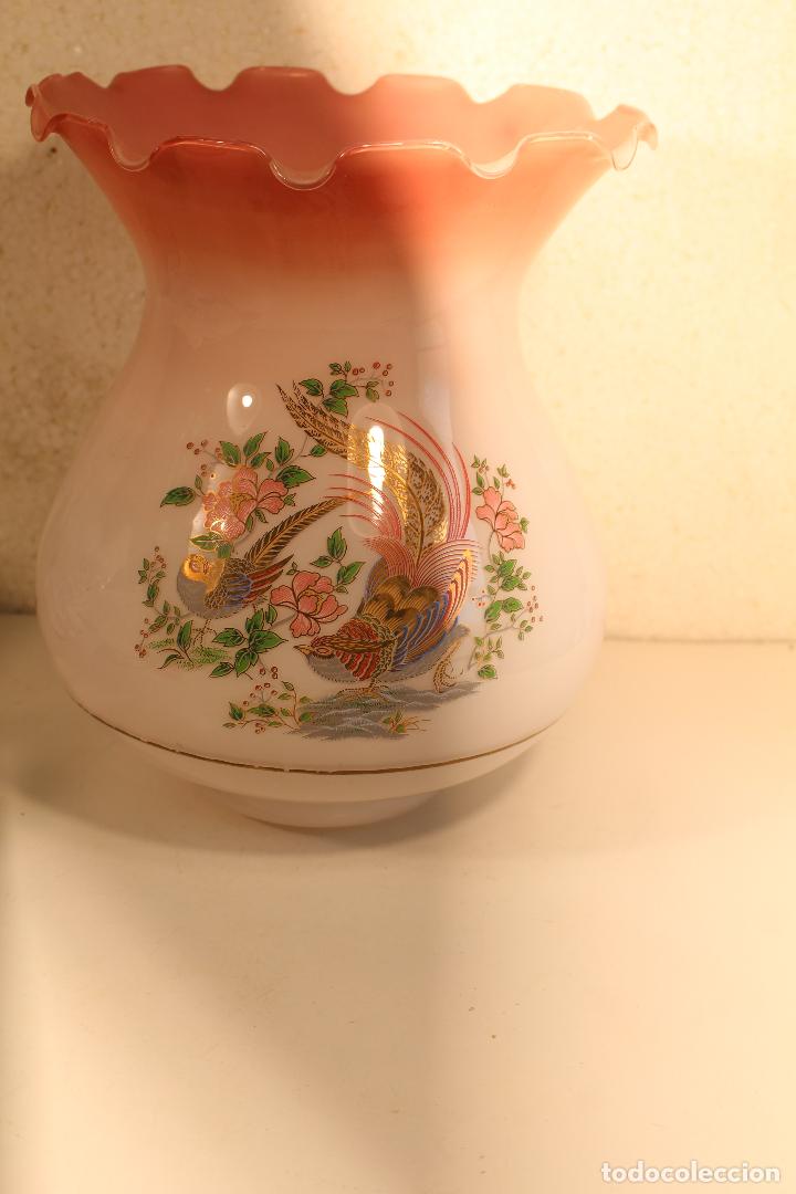 Antig&uuml;edades: tulipa grande de cristal con faisanes - Foto 3