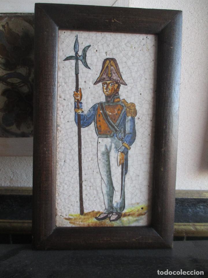 Antig&uuml;edades: Azulejo antiguo Alabardero - Foto 1