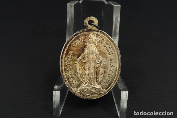 Antig&uuml;edades: Antigua Medalla Religiosa de Plata - Foto 2
