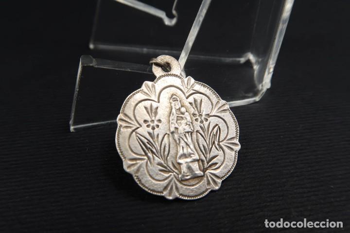 Antig&uuml;edades: Antigua Medalla Religiosa de Plata - Foto 2