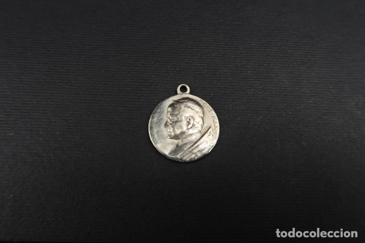 Antig&uuml;edades: Antigua Medalla Religiosa de Plata - Foto 1