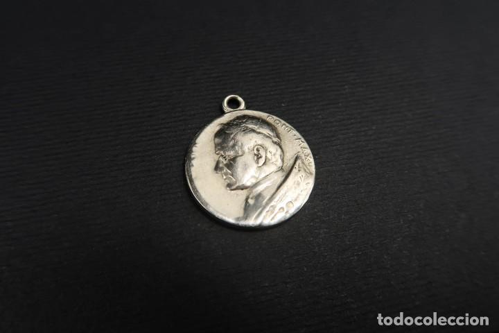 Antig&uuml;edades: Antigua Medalla Religiosa de Plata - Foto 2