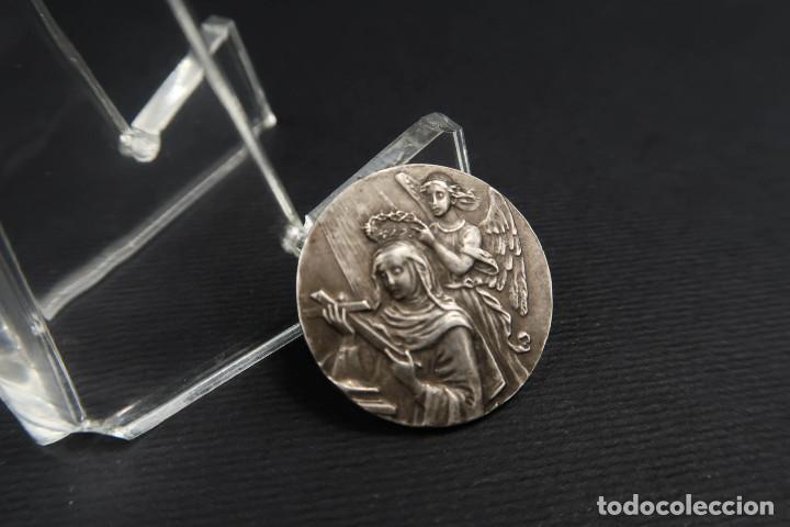 Antig&uuml;edades: Antigua Medalla Religiosa de Plata - Foto 2