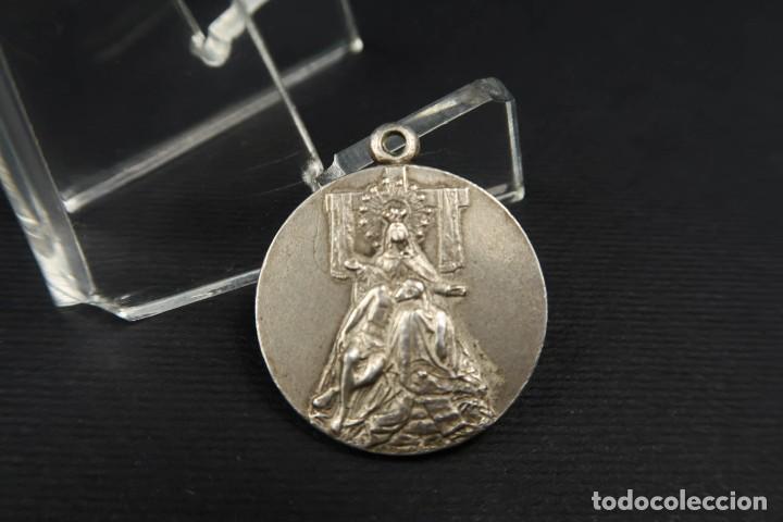 Antig&uuml;edades: Antigua Medalla Religiosa de Plata - Foto 1