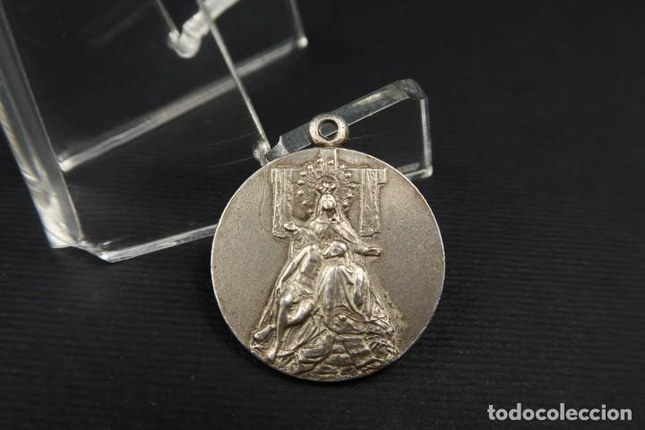 Antig&uuml;edades: Antigua Medalla Religiosa de Plata - Foto 3
