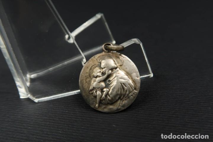 Antig&uuml;edades: Antigua Medalla Religiosa de Plata - Foto 2
