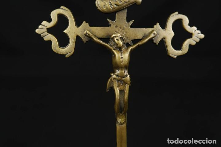 Antig&uuml;edades: Antiguo Crucifijo de Bronce - Foto 4
