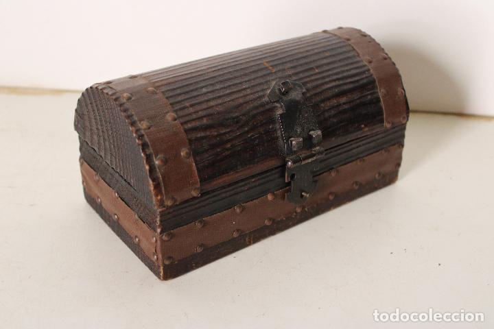 Antig&uuml;edades: caja cofre de madera - Foto 4