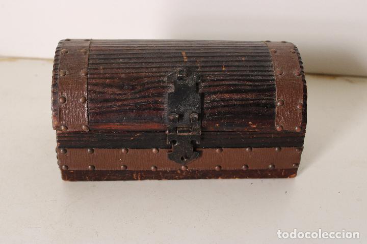 Antig&uuml;edades: caja cofre de madera - Foto 1