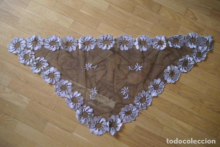 Antig&uuml;edades: Mantilla antigua triangular de tres picos - Foto 2