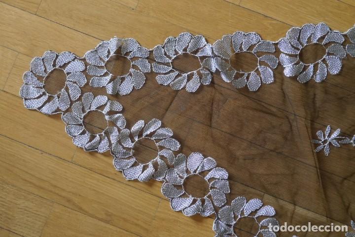 Antig&uuml;edades: Mantilla antigua triangular de tres picos - Foto 3