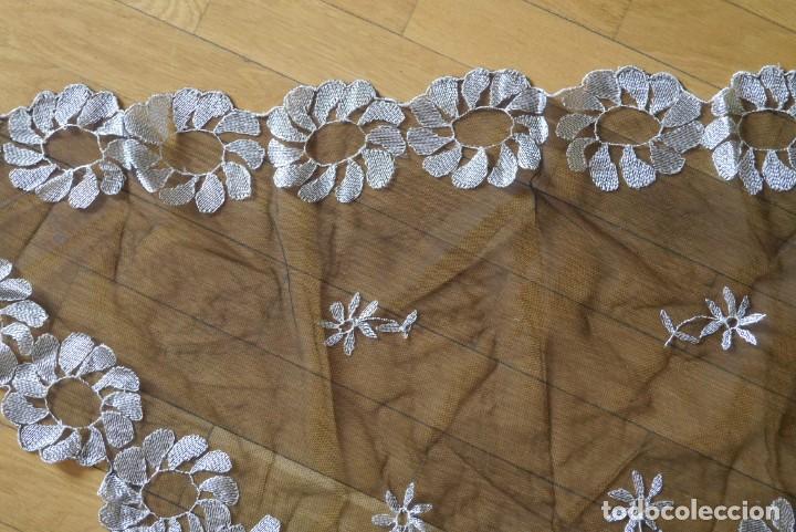 Antig&uuml;edades: Mantilla antigua triangular de tres picos - Foto 4
