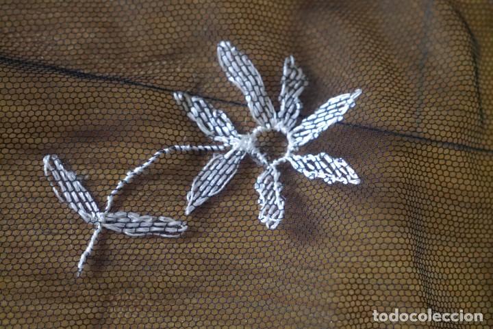 Antig&uuml;edades: Mantilla antigua triangular de tres picos - Foto 10