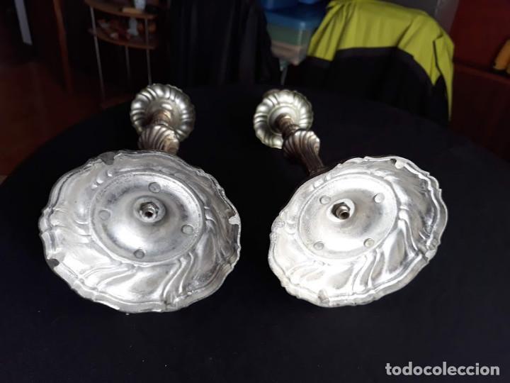 Antig&uuml;edades: Dos Candelabros grandes - Foto 2
