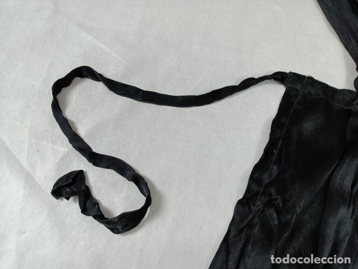 Antig&uuml;edades: ANTIGUO DELANTAL DE SERVICIO, DE LUTO - Foto 4