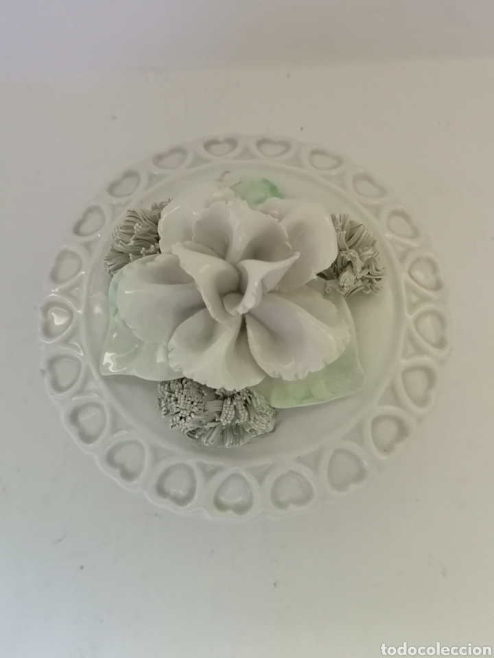 Antigüedades: Caja bombonera cerámica flores estilo Capodimonte - Foto 2 - 284242753