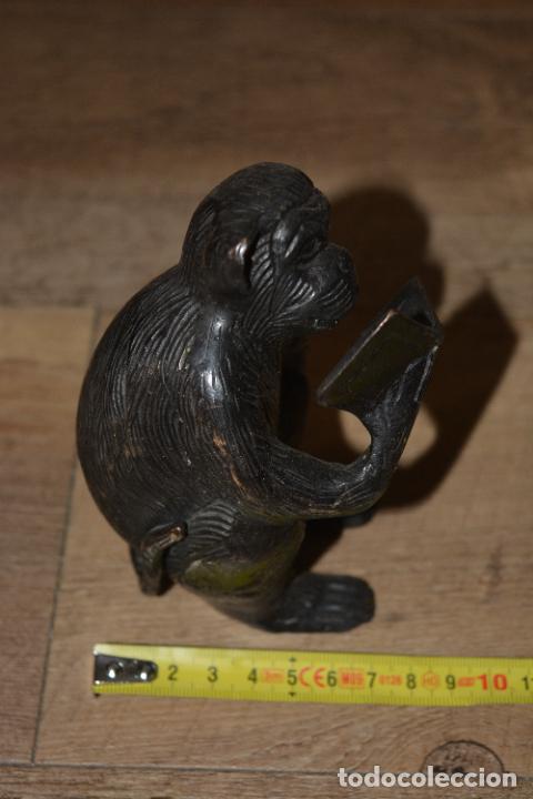 Antig&uuml;edades: FIGURA DE BRONCE MONO LEYENDO - Foto 7