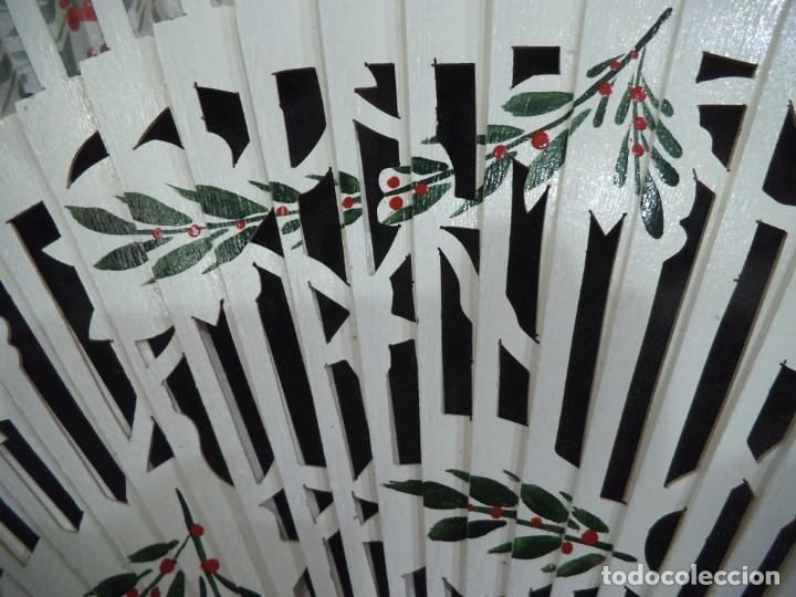 Antig&uuml;edades: ABANICO &uml;CARBONELL &uml; ( BLANCO ) FLORES ROJAS - Foto 12