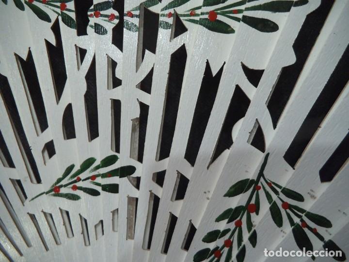 Antig&uuml;edades: ABANICO &uml;CARBONELL &uml; ( BLANCO ) FLORES ROJAS - Foto 13