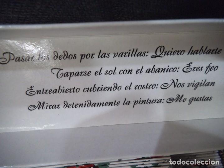 Antig&uuml;edades: ABANICO &uml;CARBONELL &uml; ( BLANCO ) FLORES ROJAS - Foto 20